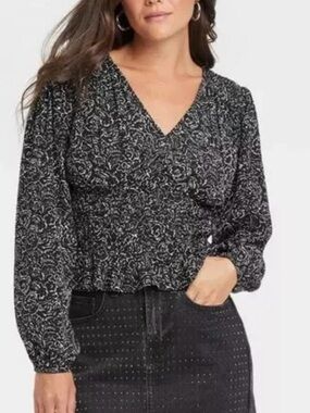 Universal Thread Women's M Black/White Long Sleeve Smocked Blouse